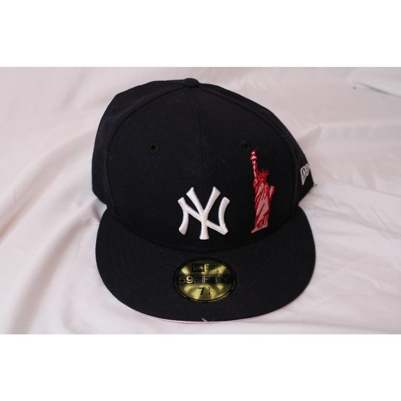 New York Yankees Red Lady Liberty 59Fifty Fitted Hat - 7 3/4 - Picture 1 of 2